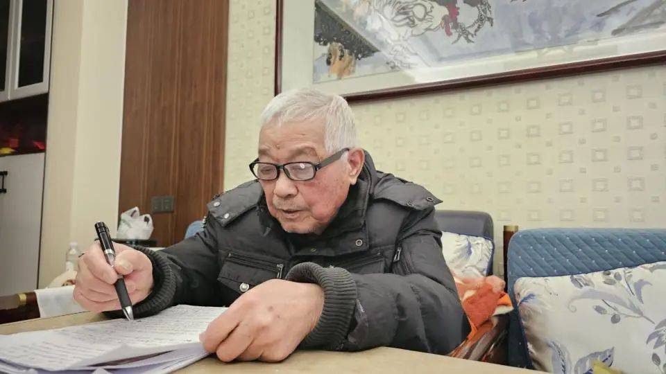 湖南82岁老人写在烟盒上的建议获采纳：被吊销许可证的三年内不得再申请