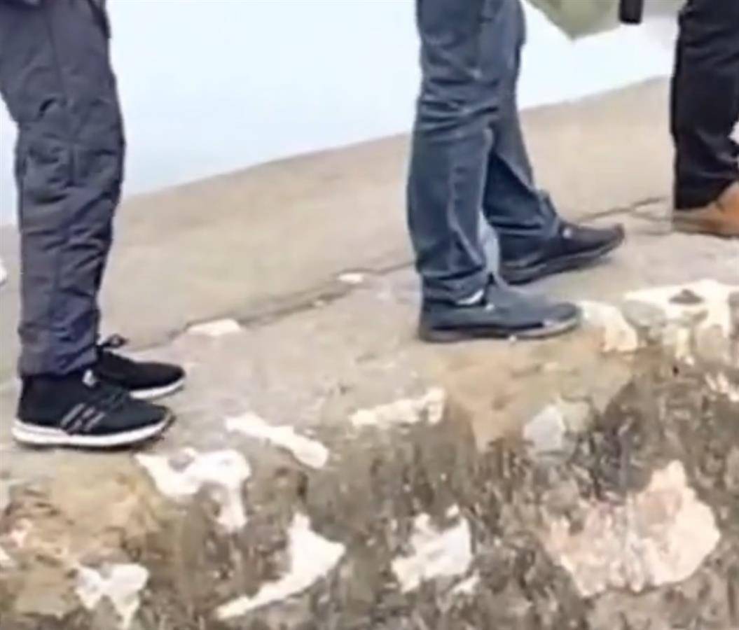 湖南新化县一处排洪渠被指“一踩就碎”，当地：工程用砂含泥量较高，正在整改