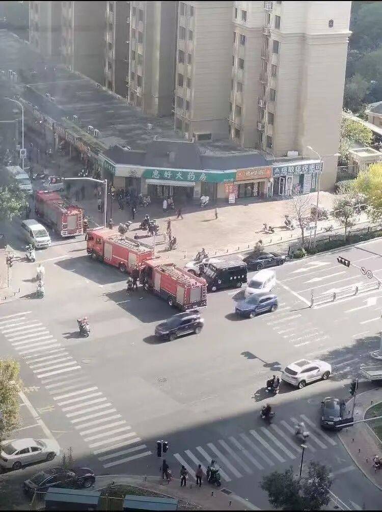 山东济南一临街餐饮店发生爆炸,疑有人员受伤!应急、公安、消防等多个部门现场处置