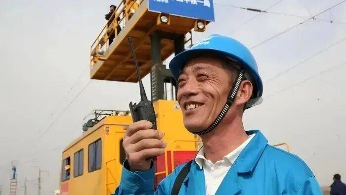 晨读·百年工运人物记 | 窦铁成：自学成才的“工人教授”