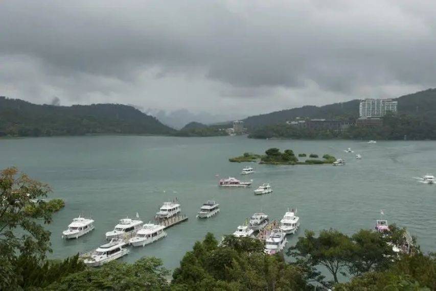 两岸统一众望所归！台湾岛内掀起入党潮，869人加入国民党，洪秀柱出面促统，果然没让大陆失望！