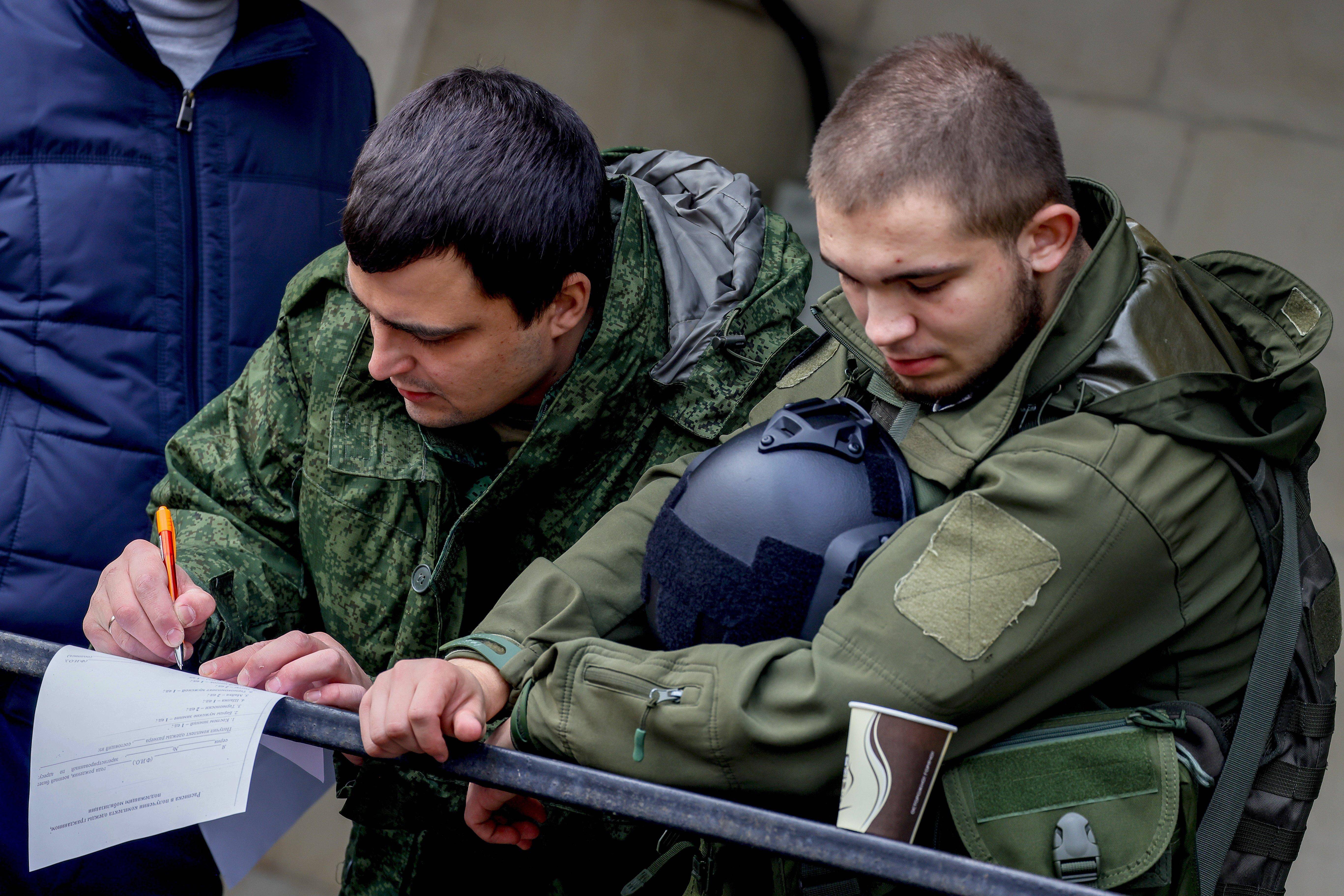 65万逃兵,俄军迎来两场大捷,乌克兰面临两难抉择:毁灭还是投降