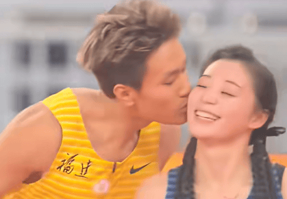 “夺冠能偷偷亲你一下不？”十五运会上，这对田径CP的赛场之吻甜上热搜！