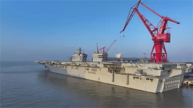 福建舰服役后劲还没过,又一艘“航母”来了!美台险些为她吵翻天