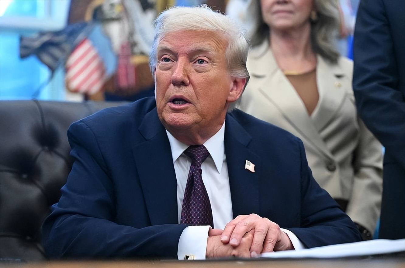 美国拦不住了！登上访华专机前，当着全世界的面，马克龙做了一个大胆决定，日本加拿大急得跳脚？