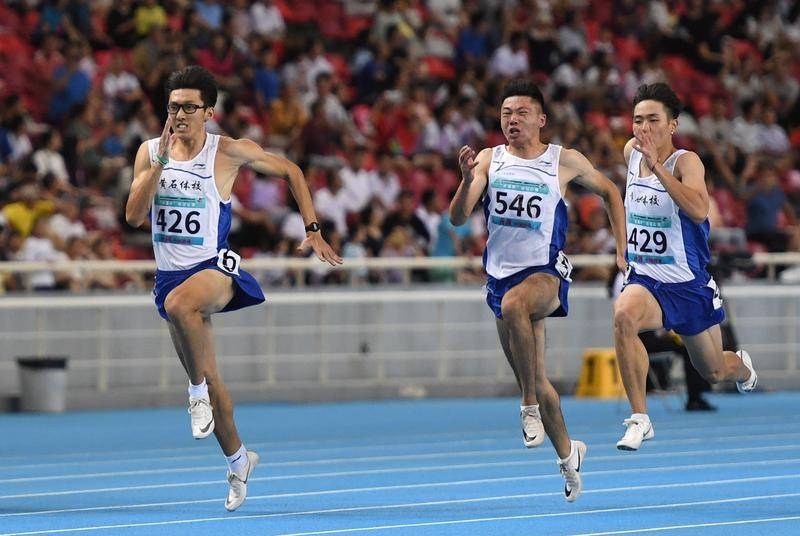 新科百米冠军:半路出家的跑者 做梦都没想到拿金牌